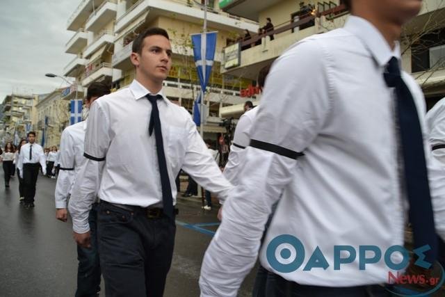 Στην Καλαμάτα οι μαθητές παρέλασαν με μαύρα περιβραχιόνια για τον Βαγγέλη Γιακουμάκη [βίντεο & εικόνες] | iefimerida.gr 0