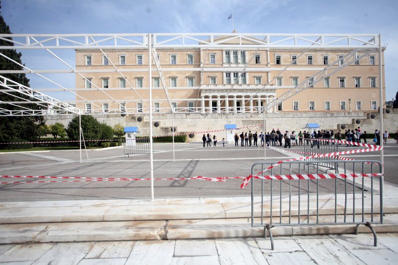 Το κέντρο της Αθήνας ετοιμάζεται για τη μαθητική παρέλαση [εικόνες] | iefimerida.gr 0