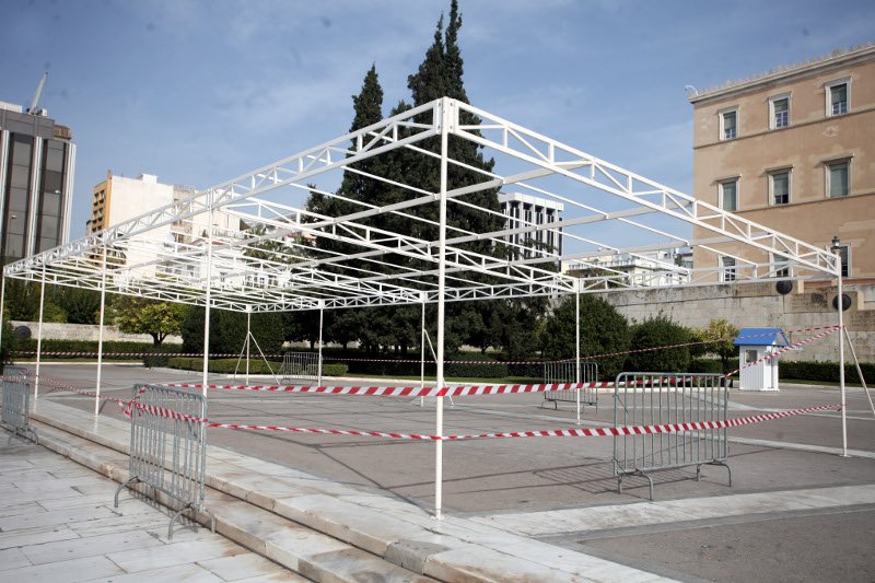 Το κέντρο της Αθήνας ετοιμάζεται για τη μαθητική παρέλαση [εικόνες] | iefimerida.gr 1