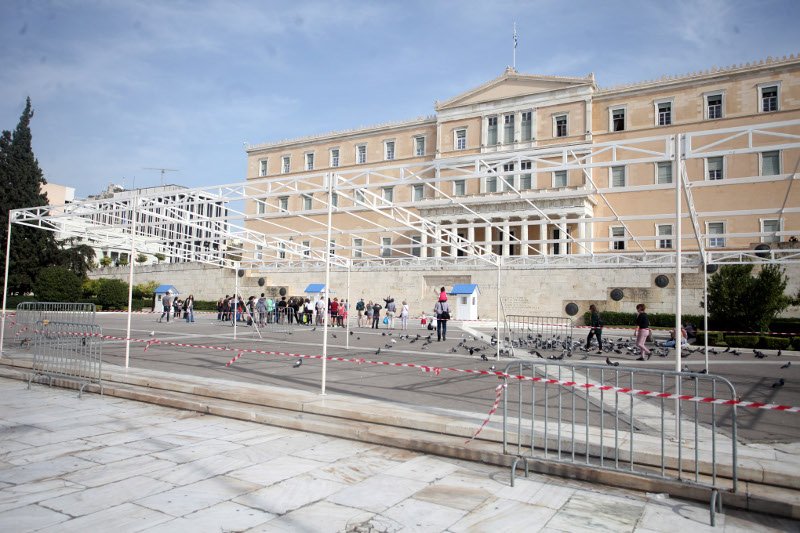 Το κέντρο της Αθήνας ετοιμάζεται για τη μαθητική παρέλαση [εικόνες] | iefimerida.gr 2