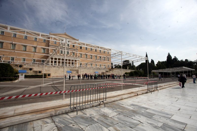 Το κέντρο της Αθήνας ετοιμάζεται για τη μαθητική παρέλαση [εικόνες] | iefimerida.gr 3