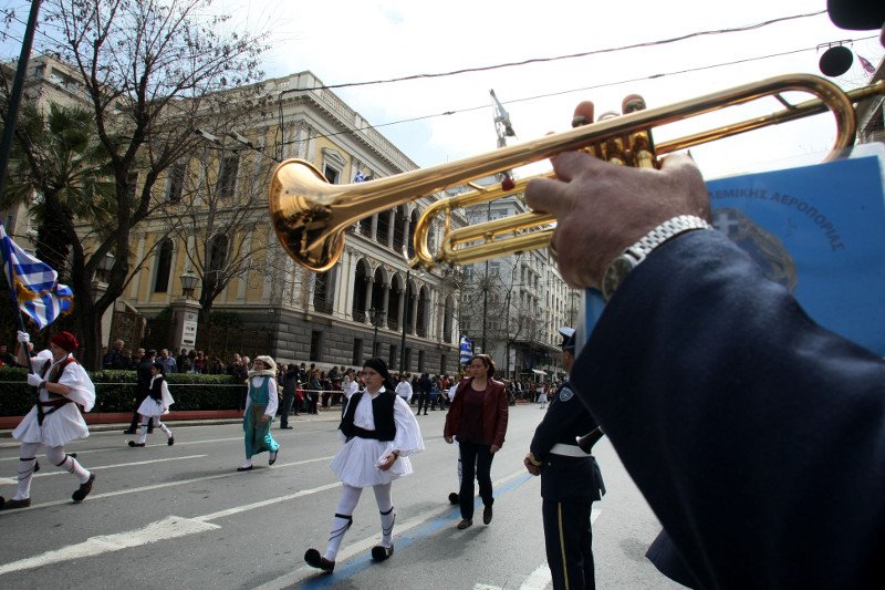 Χαμόγελα, χρώμα, νιάτα -Η σημερινή μαθητική παρέλαση στην Αθήνα σε 20 καρέ [εικόνες] | iefimerida.gr 1