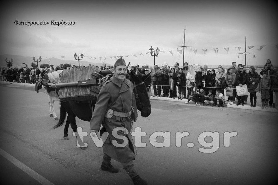 Παρέλαση όπως το 1940 -Με μουλάρια και στολές εποχής [εικόνες] | iefimerida.gr 0