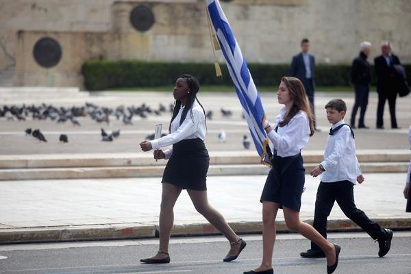 Χαμόγελα, χρώμα, νιάτα -Η σημερινή μαθητική παρέλαση στην Αθήνα σε 20 καρέ [εικόνες] | iefimerida.gr 0