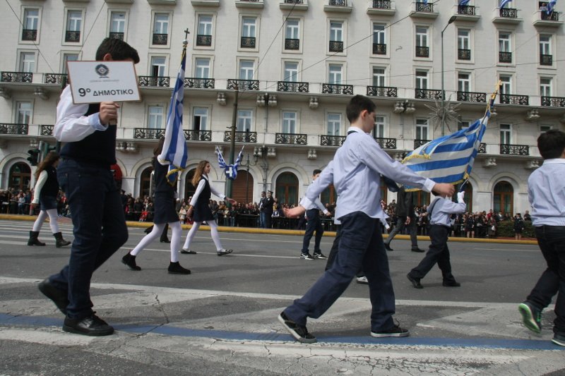 Χαμόγελα, χρώμα, νιάτα -Η σημερινή μαθητική παρέλαση στην Αθήνα σε 20 καρέ [εικόνες] | iefimerida.gr 5