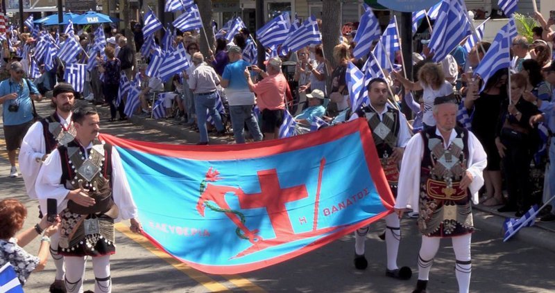 Περιοχή της Φλόριντα ντύθηκε στα γαλανόλευκα λόγω 25ης Μαρτίου -Εκαναν και παρέλαση [εικόνες] | iefimerida.gr 0