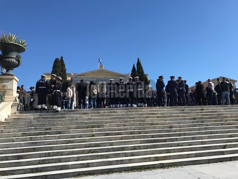 Στο Ζάππειο τα στρατιωτικά αγήματα λίγο πριν την έναρξη της παρέλασης [εικόνες] | iefimerida.gr 5