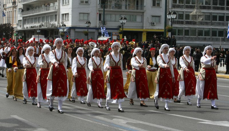 Χαμόγελα, χρώμα, νιάτα -Η σημερινή μαθητική παρέλαση στην Αθήνα σε 20 καρέ [εικόνες] | iefimerida.gr 9