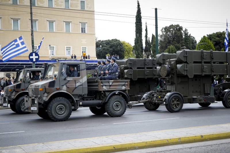 Η στρατιωτική παρέλαση μέσα από τον φωτογραφικό φακό -Εντυπωσιακές εικόνες και από τα... παρασκήνια | iefimerida.gr 10
