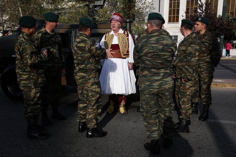 Η στρατιωτική παρέλαση μέσα από τον φωτογραφικό φακό -Εντυπωσιακές εικόνες και από τα... παρασκήνια | iefimerida.gr 2