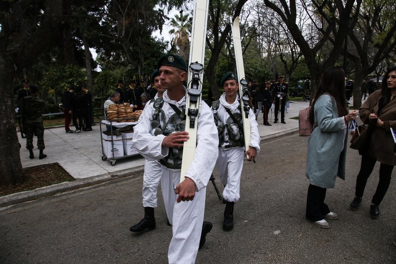 Η στρατιωτική παρέλαση μέσα από τον φωτογραφικό φακό -Εντυπωσιακές εικόνες και από τα... παρασκήνια | iefimerida.gr 6