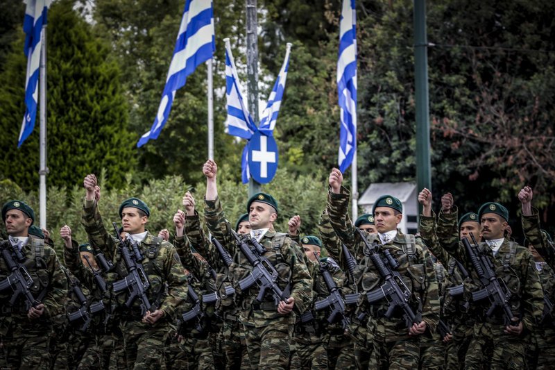 Η στρατιωτική παρέλαση μέσα από τον φωτογραφικό φακό -Εντυπωσιακές εικόνες και από τα... παρασκήνια | iefimerida.gr 14