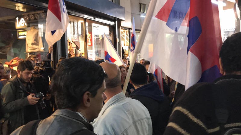 ΠΑΜΕ και «Δεν Πληρώνω» απειλούν να εισβάλουν σε συμβολαιογραφεία -Μάχη για τους πλειστηριασμούς [εικόνες & βίντεο] | iefimerida.gr 2