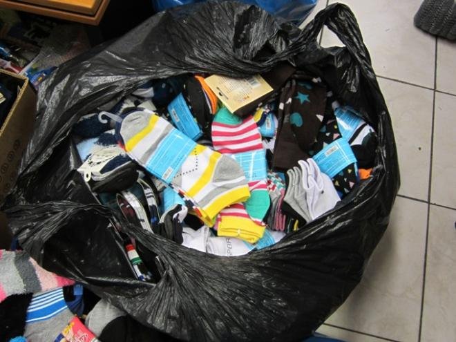 Πάτρα: Αστυνομικοί εντόπισαν 25.000 είδη παρεμπορίου [εικόνες] | iefimerida.gr 1