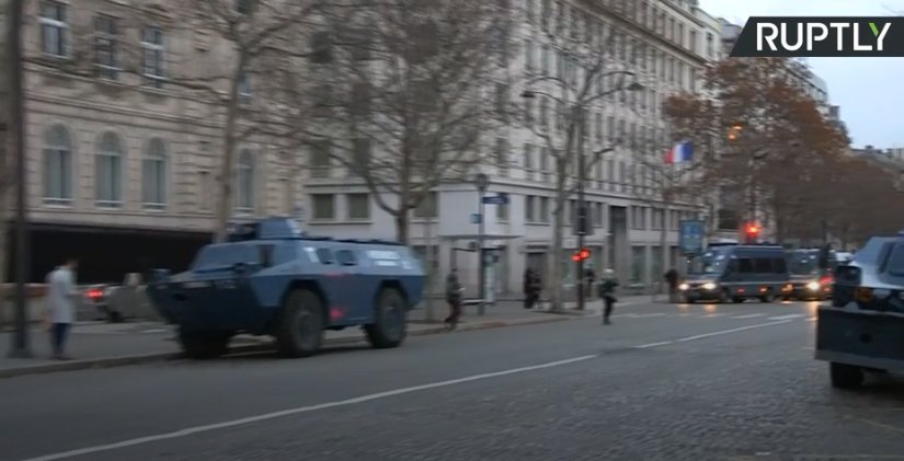 12 τεθωρακισμένα έχουν επιστρατευτεί στο Παρίσι για τις σημερινές κινητοποιήσεις των «κίτρινων γιλέκων» (Φωτογραφία: Ruptly)