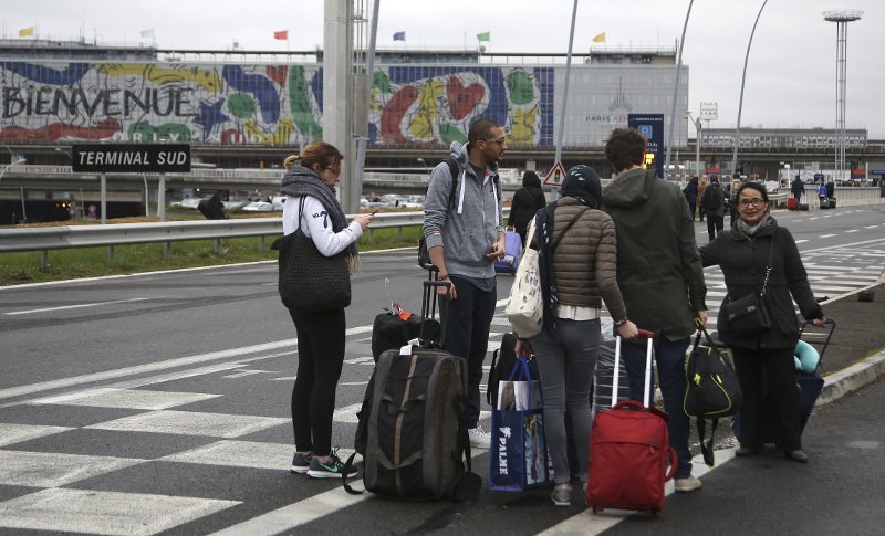Επεσαν πυροβολισμοί στο Ορλί -Εκκενώθηκε το αεροδρόμιο του Παρισιού [εικόνες & βίντεο] | iefimerida.gr 4