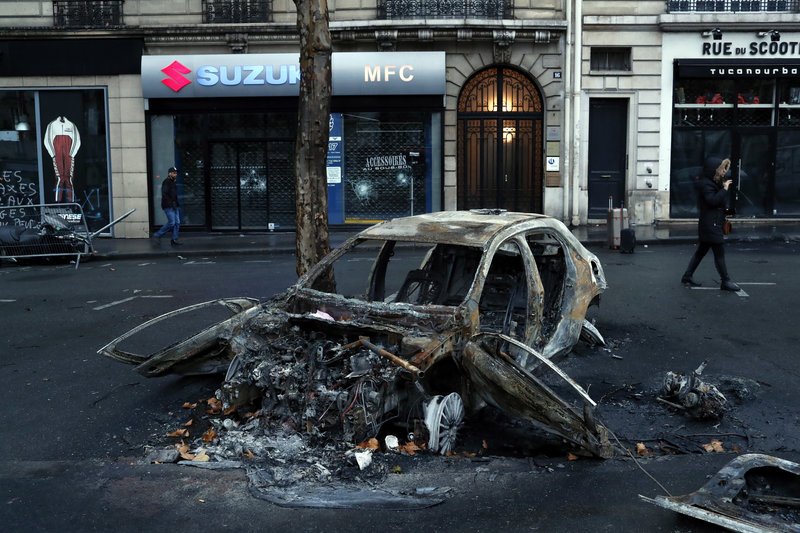 Εικόνες που προκαλούν οργή, την επομένη των επεισοδίων