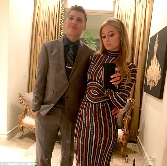 Η Πάρις Χίλτον υποστηρίζει με αυτή τη φωτογραφία ότι εφηύρε τις selfie, 11 χρόνια πριν [εικόνες] | iefimerida.gr 8