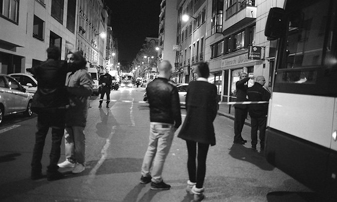 Συγκλονιστικές σκηνές, δευτερόλεπτα μετά την επίθεση στο εστιατόριο στο Παρίσι [εικόνες] | iefimerida.gr 4