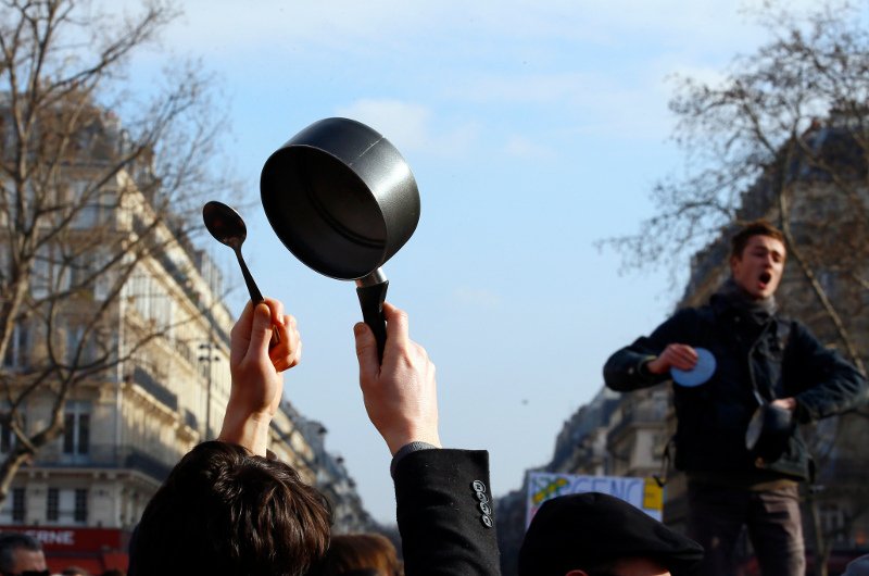 Μεγάλες διαδηλώσεις κατά της διαφθοράς στη Γαλλία: «Φιγιόν πήγαινε φυλακή» [εικόνες] | iefimerida.gr 1
