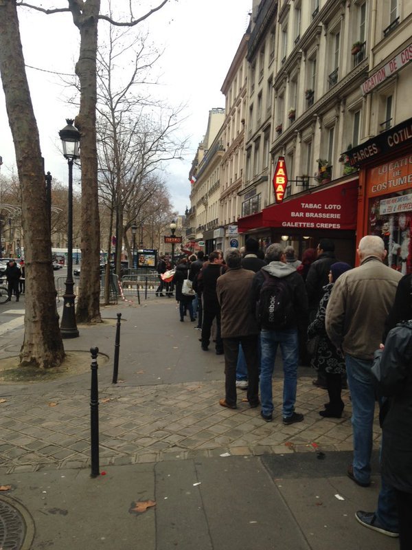 Παρίσι: Εκδηλώσεις μνήμεις για τα θύματα τρομοκρατίας -Τραγούδησε ο Τζόνι Χαλιντέι, σάλος στις οικογένειες των θυμάτων [εικόνες] | iefimerida.gr 4