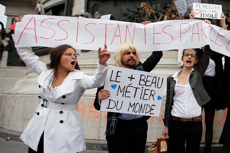 Μεγάλες διαδηλώσεις κατά της διαφθοράς στη Γαλλία: «Φιγιόν πήγαινε φυλακή» [εικόνες] | iefimerida.gr 3