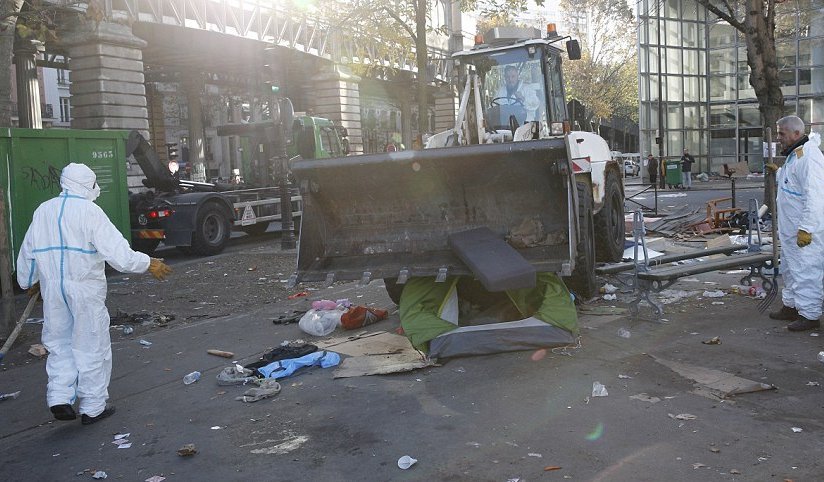 Σκληρές συγκρούσεις στο Παρίσι - Η αστυνομία με μπουλντόζες διαλύει τις σκηνές [εικόνες] | iefimerida.gr 2