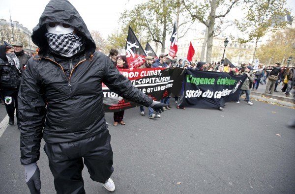 Αγρια επεισόδια στο Παρίσι – Δακρυγόνα κατά διαδηλωτών για την κλιματική αλλαγή [εικόνες & βίντεο] | iefimerida.gr 6