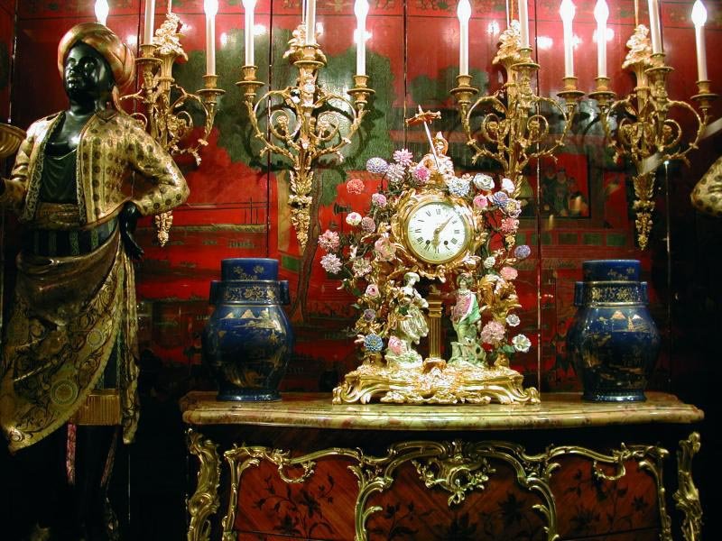 Γαλλία: Διάσημοι αντικέρ πουλάνε ψεύτικα έπιπλα ακόμη και στις Βερσαλλίες! [εικόνες] | iefimerida.gr 1