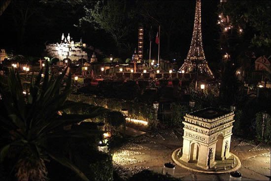 Εφτιαξε μια μικρογραφία του Παρισιού στον κήπο - Χρειάστηκε 14 χρόνια [εικόνες] | iefimerida.gr 1