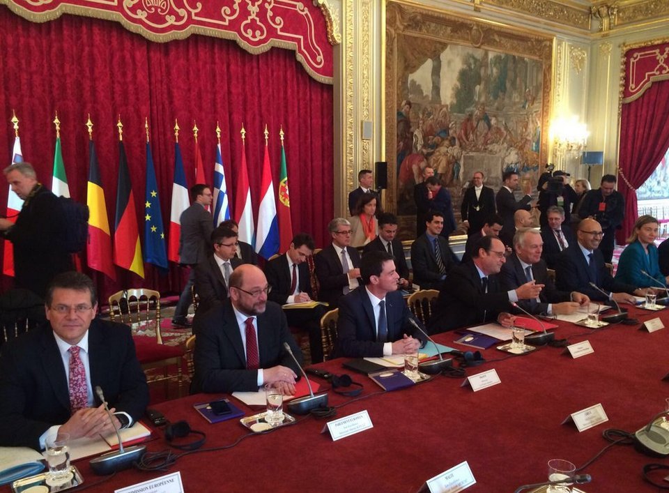 Ο Τσίπρας στο τραπέζι με Ολάντ, Ρέντσι, Φάιμαν και άλλους -Αναζητούν νέο σχέδιο για την Ευρώπη [εικόνες] | iefimerida.gr 0