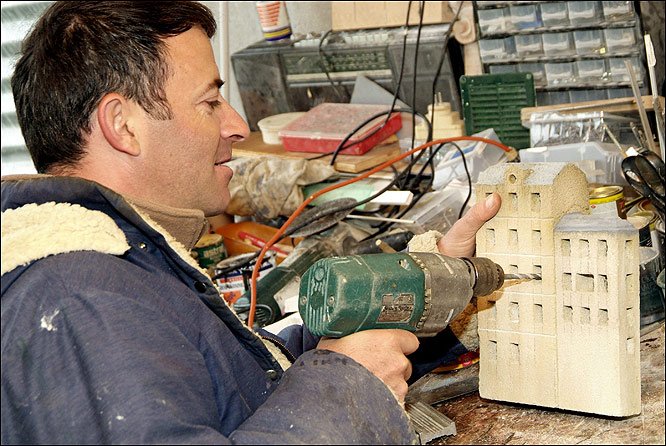 Εφτιαξε μια μικρογραφία του Παρισιού στον κήπο - Χρειάστηκε 14 χρόνια [εικόνες] | iefimerida.gr 0