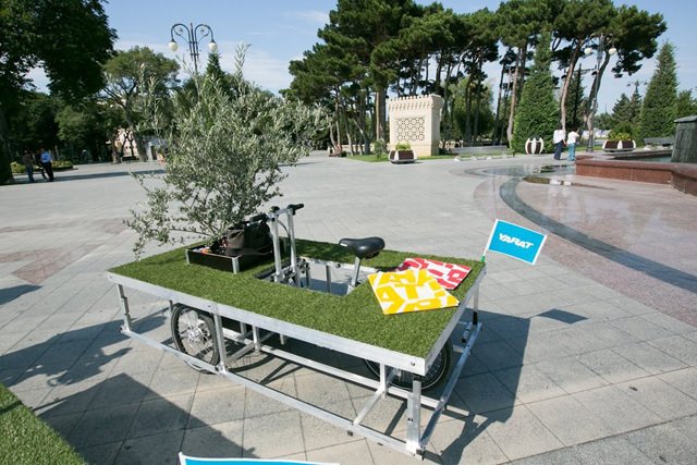 Δεν ξανάγινε: Ποδήλατα - κινούμενα πάρκα κάνουν βόλτα στην πόλη μεταφέροντας τη φύση σε κάθε γειτονιά [εικόνες]  | iefimerida.gr 1