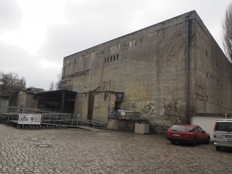 Εκαναν απομίμηση του καταφυγίου όπου αυτοκτόνησε ο Χίτλερ -Σάλος στο Βερολίνο [εικόνες] | iefimerida.gr 6