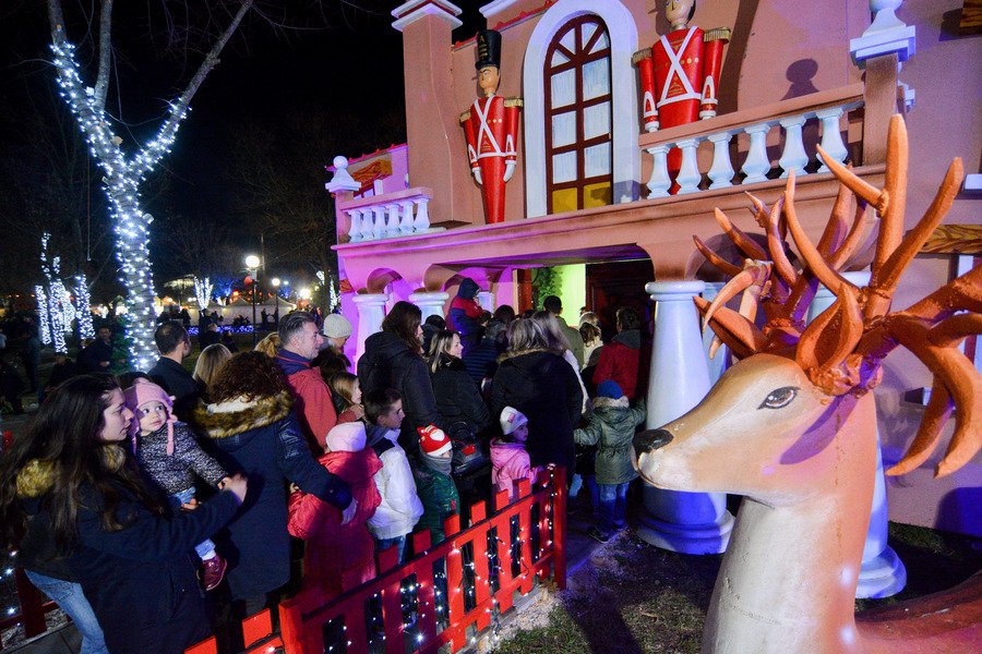 Λάρισα: Χιλιάδες επισκέπτες στα εγκαίνια του «Πάρκου των Ευχών» [εικόνες] | iefimerida.gr 0