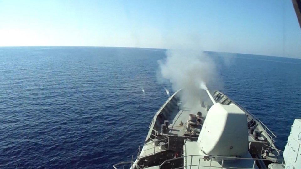 Ασκηση «Παρμενίων 2016»: Τα πλοία του Πολεμικού Ναυτικού οργώνουν το Αιγαίο -Εντυπωσιακές βολές [εικόνες] | iefimerida.gr 1