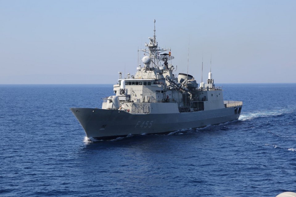 Ασκηση «Παρμενίων 2016»: Τα πλοία του Πολεμικού Ναυτικού οργώνουν το Αιγαίο -Εντυπωσιακές βολές [εικόνες] | iefimerida.gr 4