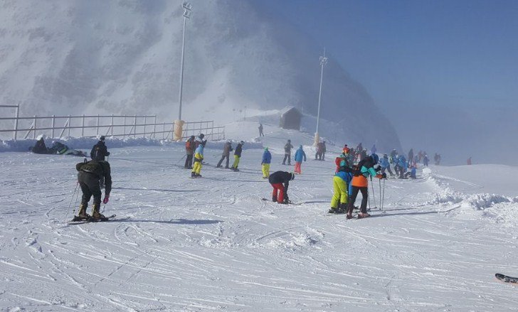 Στα λευκά ο Παρνασσός -Γέμισε κόσμο το χιονοδρομικό κέντρο [εικόνες] | iefimerida.gr 3