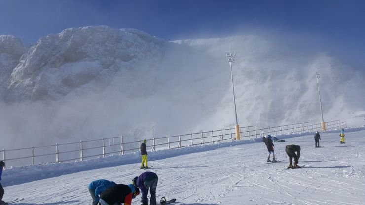 Στα λευκά ο Παρνασσός -Γέμισε κόσμο το χιονοδρομικό κέντρο [εικόνες] | iefimerida.gr 1