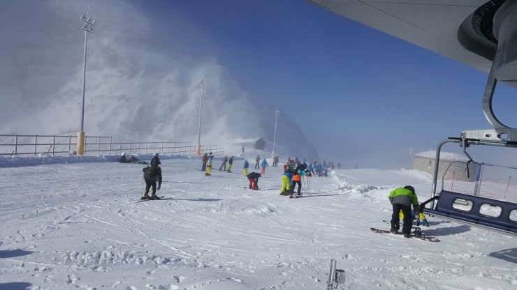 Στα λευκά ο Παρνασσός -Γέμισε κόσμο το χιονοδρομικό κέντρο [εικόνες] | iefimerida.gr 0