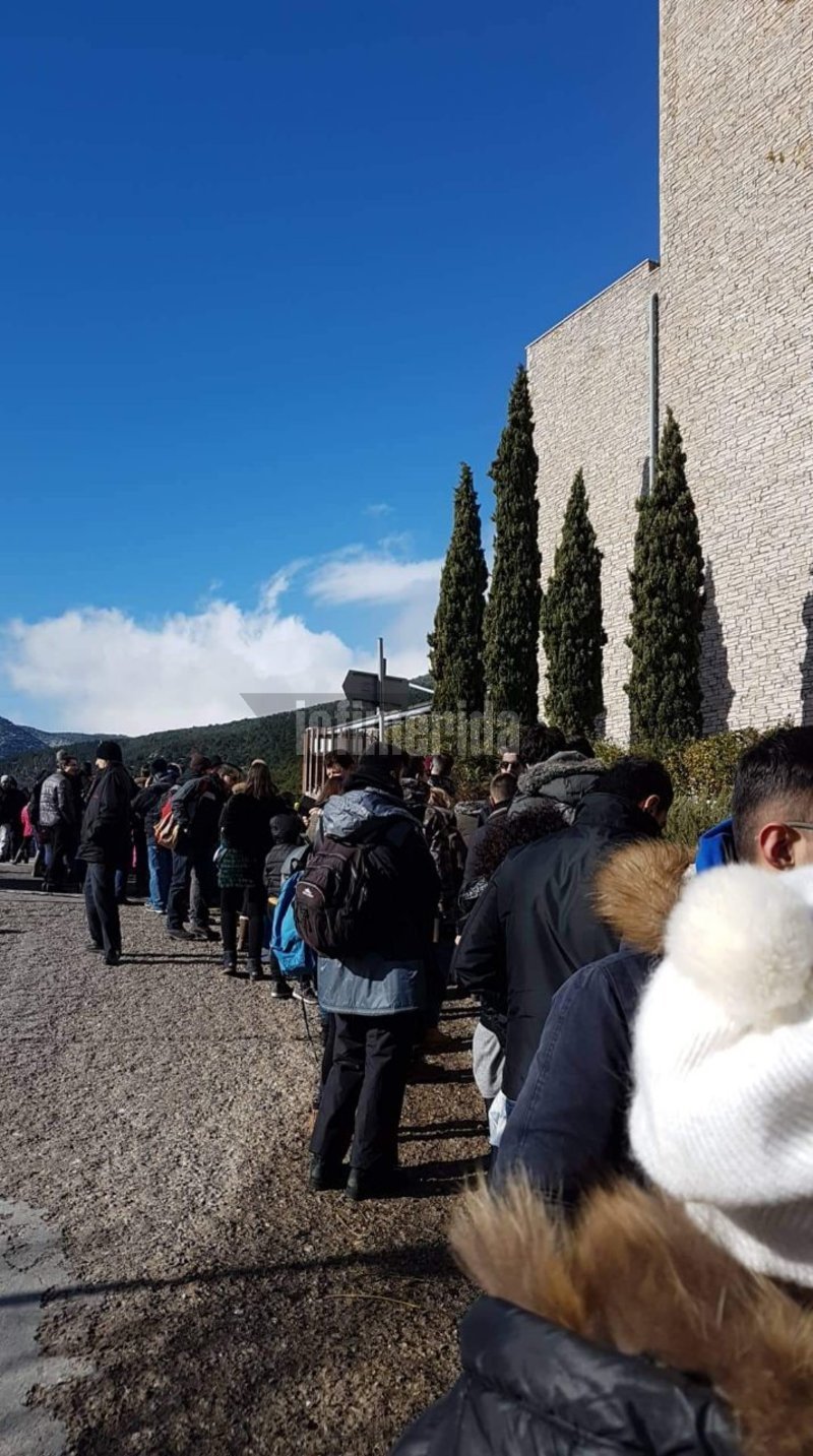 Λαϊκό... προσκύνημα από το πρωί στην Πάρνηθα