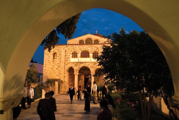H Πάρος ετοιμάζεται για το Πάσχα -Κατάνυξη, γλέντια, μπουρλοτιέρηδες | iefimerida.gr 0