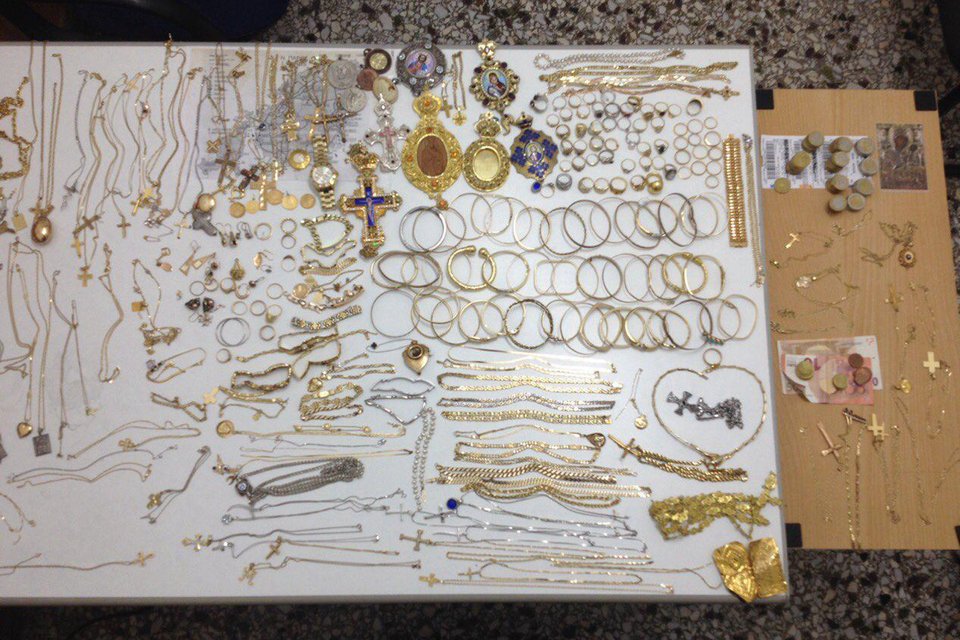 Εκλεψε από την Εκατονταπυλιανή Πάρου 150.000 ευρώ... αφιερώματα [εικόνα] | iefimerida.gr 0