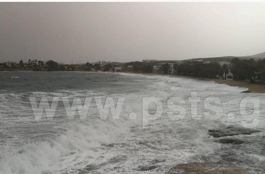 Κύματα... βουνά σαρώνουν την Πάρο [εικόνες & βίντεο] | iefimerida.gr 1