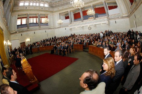 Ο Κωστής Στεφανόπουλος στέκεται στην ουρά, σερφάρει στο ίντερνετ και μαθαίνει μπιρίμπα | iefimerida.gr 2