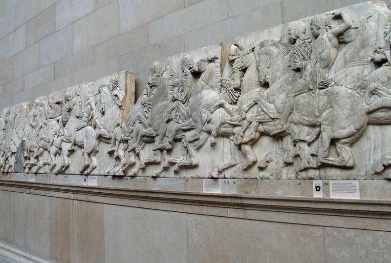 Ο ιστορικός τέχνης ισχυρίζεται πως τα γλυπτά αντικαταστάθηκαν από ρωμαϊκά, προτού τα «πιστωθεί» ο λόρδος Έλγιν