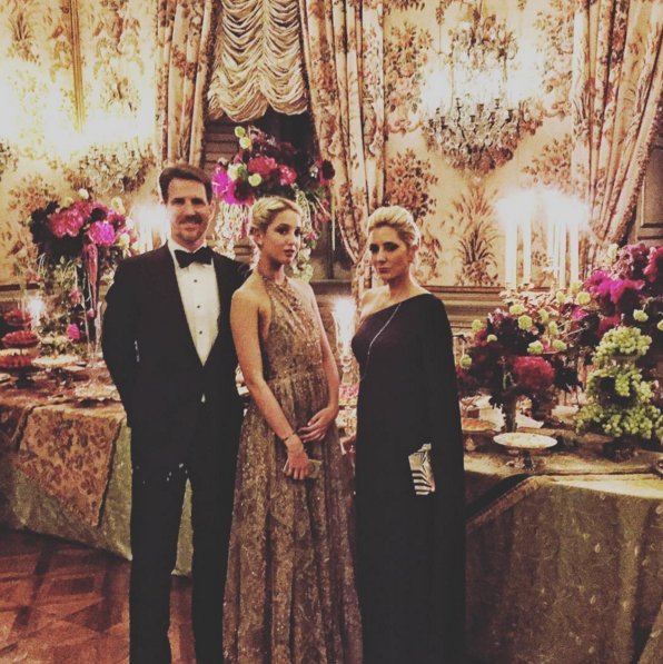 Παραμυθένια εμφάνιση Μαρί-Σαντάλ και Ολυμπίας στο μυθικό πάρτι του Valentino [εικόνες] | iefimerida.gr 4