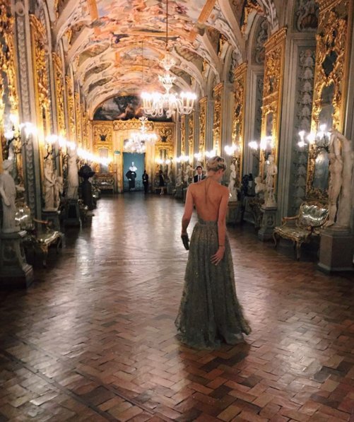 Παραμυθένια εμφάνιση Μαρί-Σαντάλ και Ολυμπίας στο μυθικό πάρτι του Valentino [εικόνες] | iefimerida.gr 6