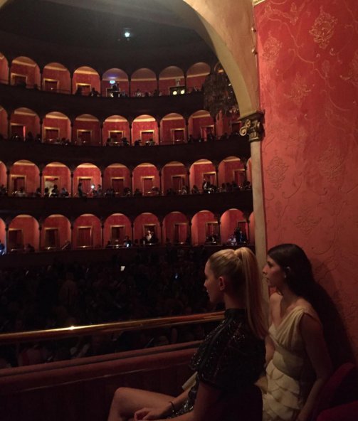 Παραμυθένια εμφάνιση Μαρί-Σαντάλ και Ολυμπίας στο μυθικό πάρτι του Valentino [εικόνες] | iefimerida.gr 3