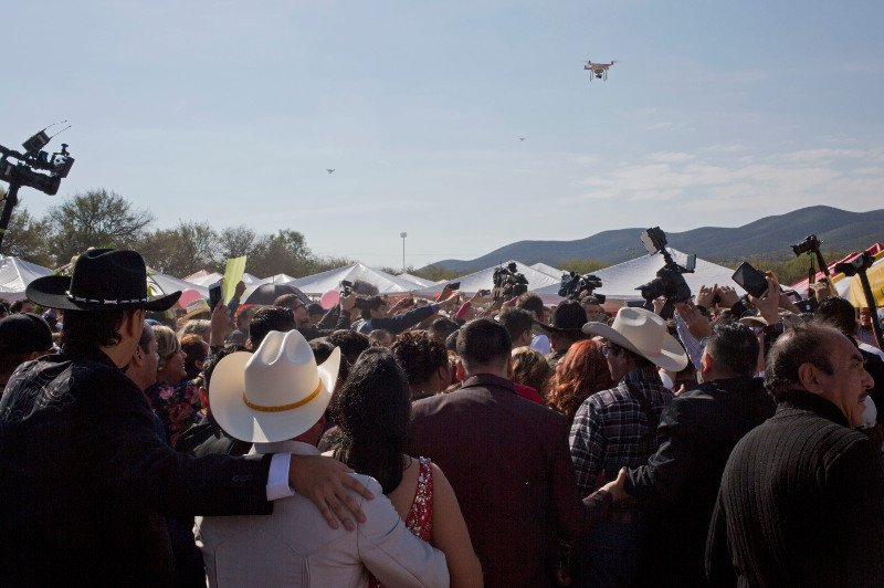 Μεξικό: Τραγωδία στο πάρτι της 15χρονης με τους 1,3 εκατ. καλεσμένους -Ανδρας ποδοπατήθηκε από άλογο [εικόνες] | iefimerida.gr 3